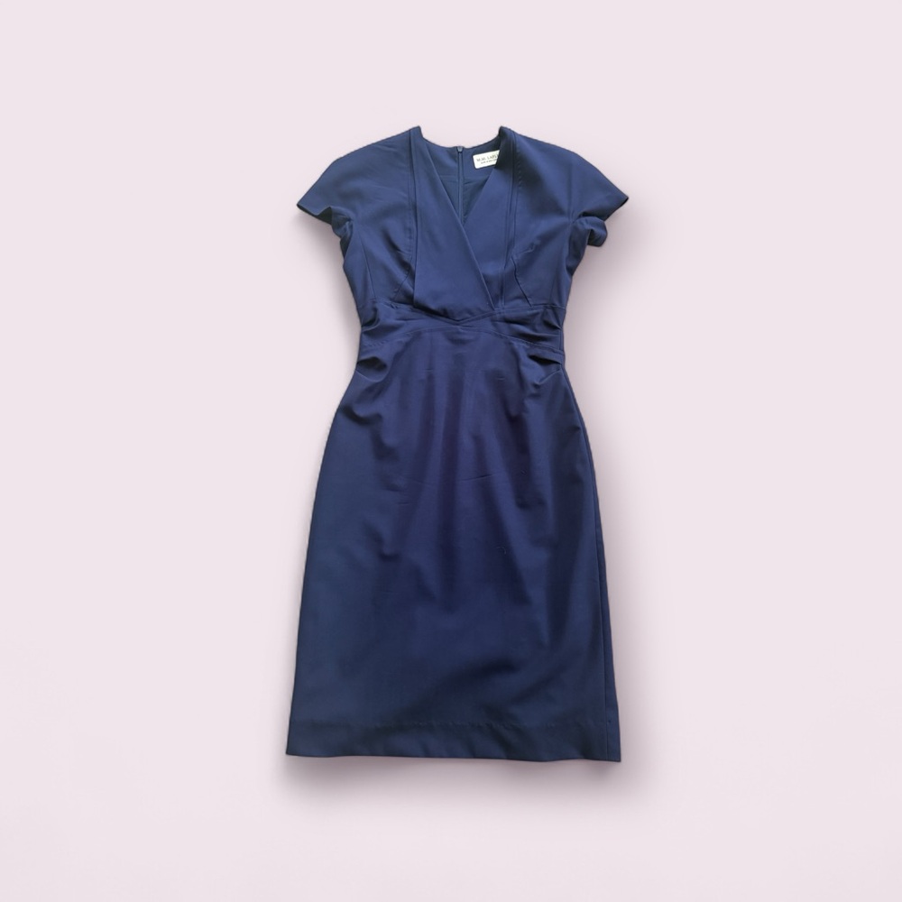 Nearly brand new M.M. Lafleur size 4 dark blue cap sleeve dress.